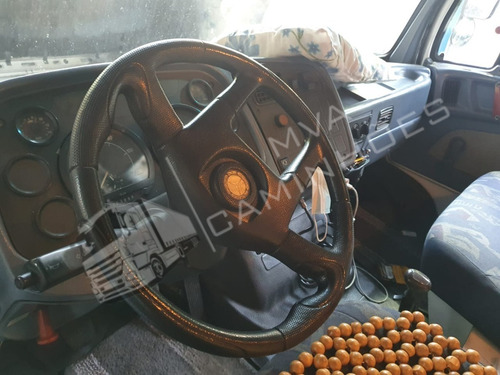 Caminhão L1620 - 6x2