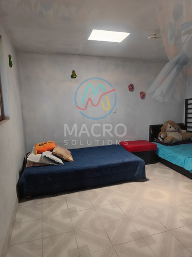 Casa En Venta En Col. Puxtla Con Amplio Jardín Y 7 Habitaciones