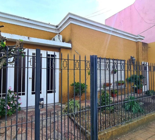 Casa De 2 Dor En Venta -  Los Hornos