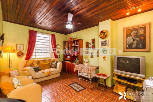 Casa, 6 Dormitórios, 236.67 M², Teresópolis - 204090