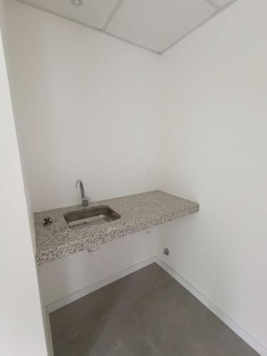 Imagen 13 de 30 de Rivera Próximo Arocena A Estrenar Oficina De 147 M2 !!