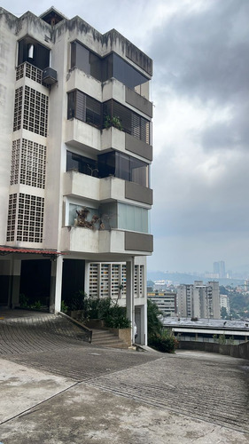 Se Vende Hermoso Apartamento En Colinas De Bello Monte Parte Alta.