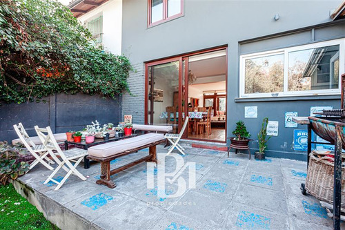 Casa En Venta De 4 Dorm. En Las Condes