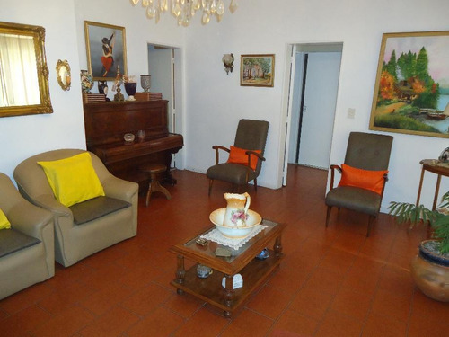 Imagen 2 de 11 de Chalet Ph En Venta En Ituzaingo Norte