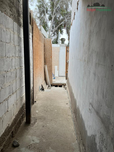 Casa En Venta De 8 Dorm. En Caldera