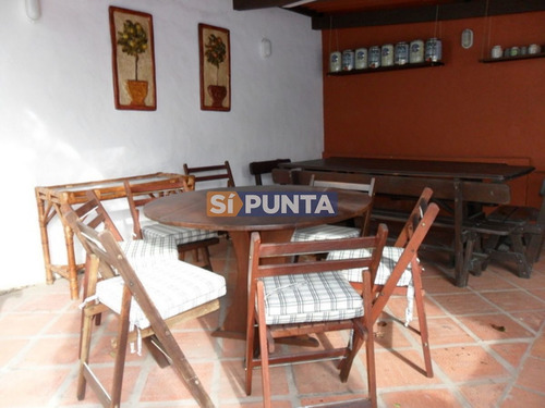 Imagen 24 de 30 de Casa Ubicada En Playa Mansa 6 Dormitorios