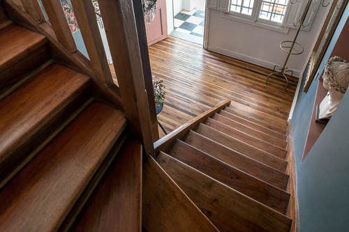 Casona Clásica Remodelada Con Amplio Estudio Y Espacios