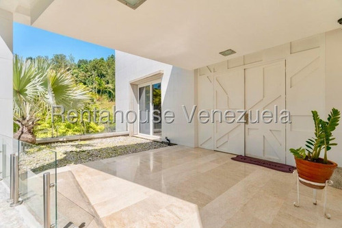 Bella Casa Moderna Con Jardín En Calle Cerrada En Venta La Lagunita Country Club I