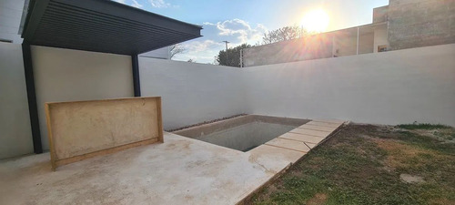Casa En Venta Para Inversión En Montebello