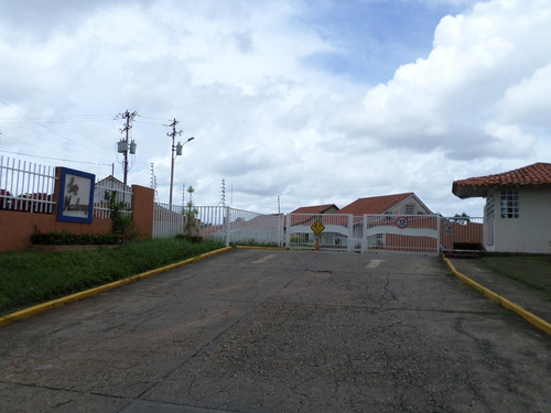 Imagen 15 de 15 de Lamanna Vende Casa Quinta De 2 Niveles + Anexos En Urb. Los Maderos. Maturín
