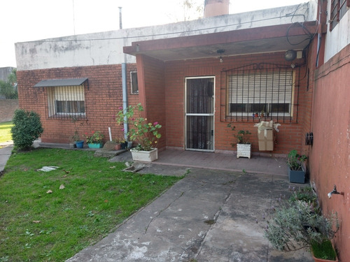 Casa Con 2 Dormitorios Lambardi Y Ee.uu. De Br. Oportunidad, Nueva Tasación.-