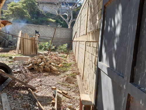 Imagen 4 de 8 de Vendo Terreno Catia La Mar. 800mts. Completamente Cercado.