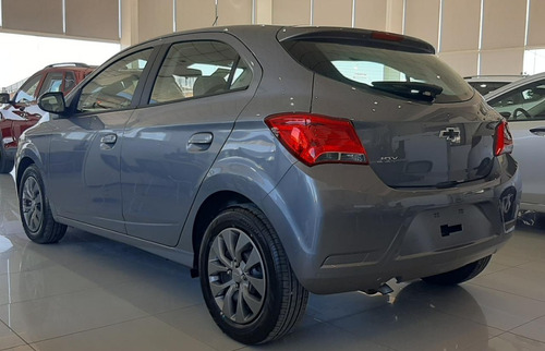 Imagen 5 de 18 de Chevrolet Onix 1.4 Joy Black 2023 Manual (5 Puertas)