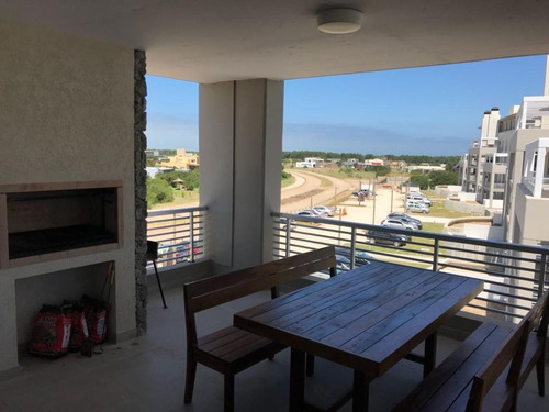 Imagen 3 de 11 de Departamento En Alquilertemporario Costa Esmeralda Edificio Albatros, 2 Piso.