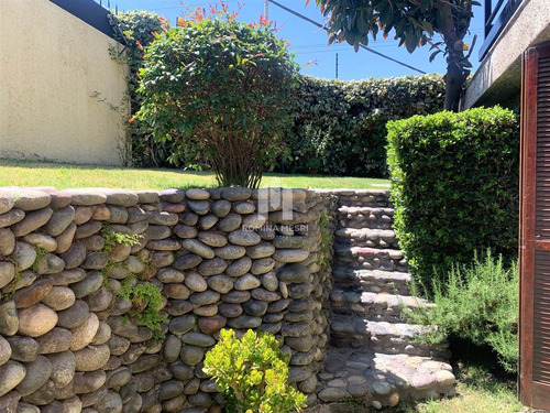 Casa En Venta De 3 Dorm. En Las Condes
