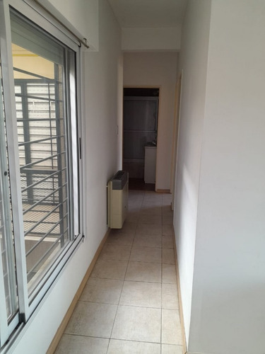 Imagen 7 de 10 de Excelente Departamento De 3 Ambientes Con Cochera En Bernal
