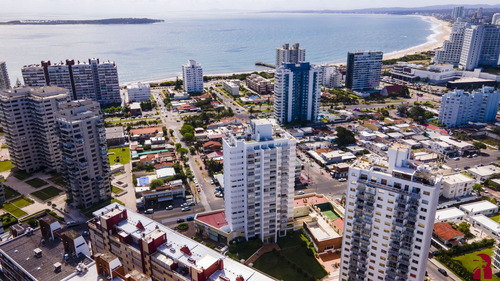 Apartamento En Venta De 2 Dormitorios En Punta Del Este (ref: Rdp-333)