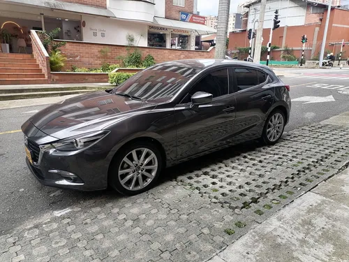 Mazda 3 GRAND TOURING HATCHBACK AT