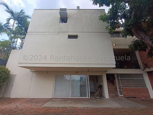 Imponente Casa Con Luz Natural Y Ventilacion En Venta En Chuao Yf
