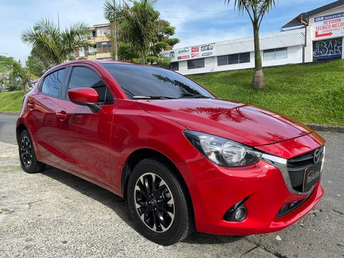 Imagen 2 de 9 de Mazda 2 Touring 1.5 2016