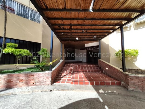 Imagen 23 de 30 de Apartamento En Venta En El Centro De Cabudare Cuenta Con 3 Habitaciones, 2 Modernos Baños, Iluminados Espacios De Sala Y Comedor, Cocina Iluminada Y Área De Lavandería Gabriela C.