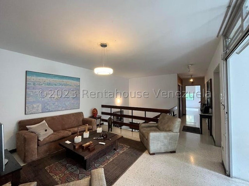 Amplio Townhouse Para Remodelar En Venta En San Roman. 25-13981. Cr