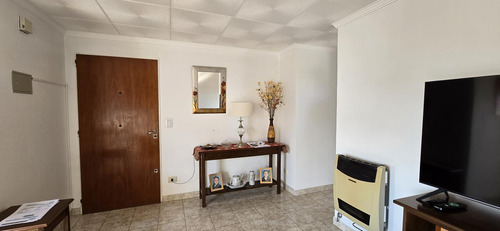 Excelente Departamento 3 Ambientes Con Balcón Y Cochera En Castelli Al 6400, Carapachay