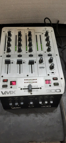 Mixer Behringer Vmx-300(com Defeito)leia Com Atenção!!!!!!!!