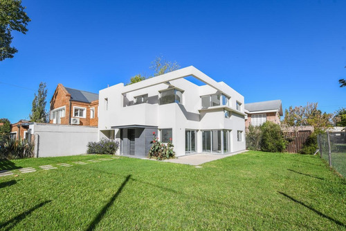 Imagen 25 de 28 de Casa 2 Dormitorios En Venta Luminosa Escritorio Jardín Calefacción Por Radiadores Fisherton