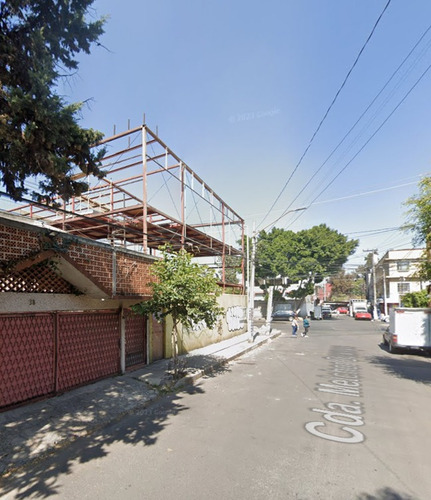 Casa En Remate Inmobiliario, En Zona Exclusiva, Col. Jacarandas, Iztapalapa, Cdmx.
