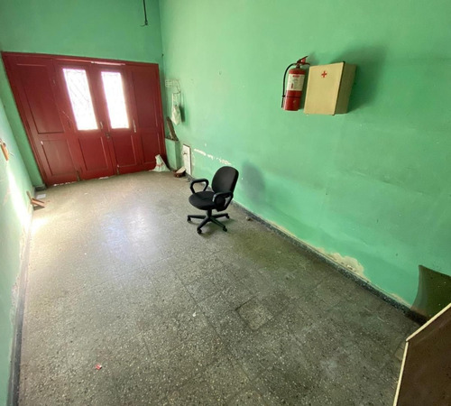 Venta De Casa Con Garaje, Local Y Galpón