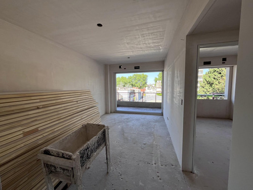 Argerich 1700- Departamento De 2 Ambientes Al Frente Con Dormitorio En Suite.