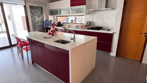 Casa En Arriendo De 5 Dorm. En Iquique