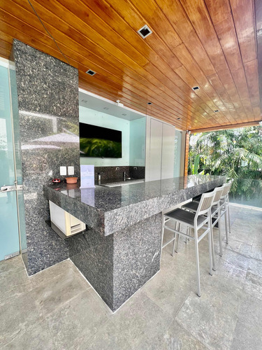 Se Vende Qta Country Club 5h/3s/12b/20p/piscina/