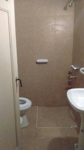 Imagen 1 de 2 de Libertador Vende Casa Mas Dos Locales Comerciales