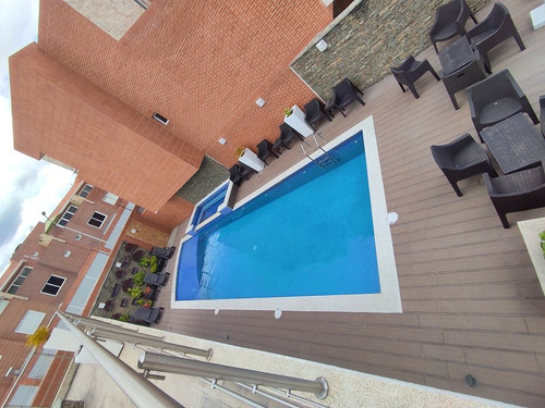 Townhouse De 3 Niveles En Terrazas De Camoruco, Valles De Camoruco, Valencia Edo. Carabobo (obra Blanca)jgcs