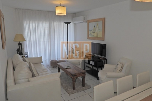 Apartamento En Peninsula, 2 Dormitorios -ref:1798