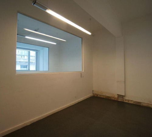 Oficina En Alquiler En El Centro. Muy Buen Piso De 230 M2