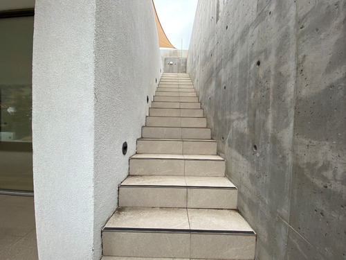 Dpto, 3 Dorm.+ 3 Baños + 3 Est. Manquehue Oriente, Nuevo
