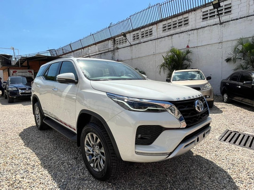 Imagen 3 de 17 de Toyota Fortuner Dubai