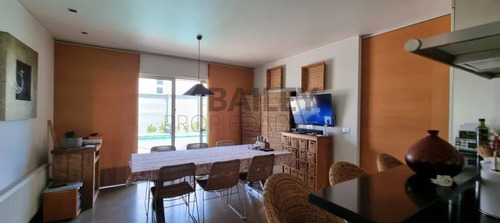 Casa En Venta De 6 Dorm. En Concón