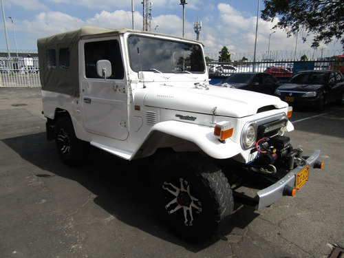Imagen 3 de 15 de Toyota Land Cruiser 4.2 Fj43 Dos F