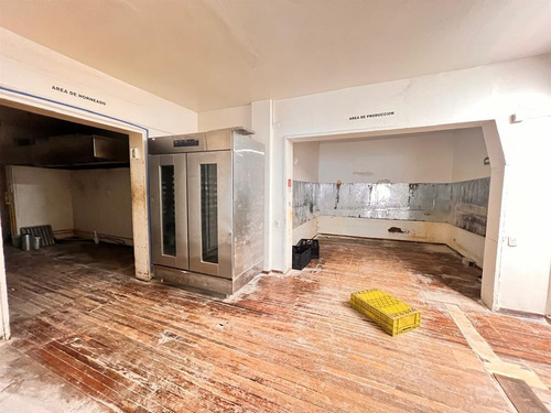 Casa De Uso Comercial.