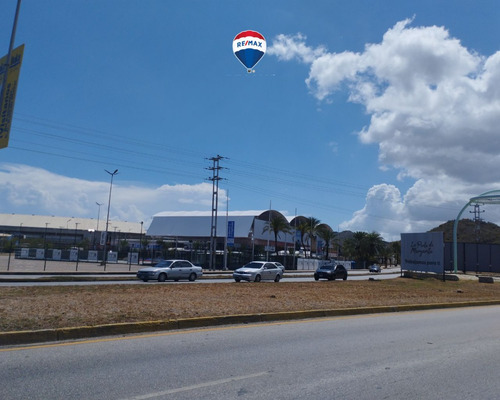 Re/max 2mil Vende Negocio En Mun. Maneiro, Isla De Margarita, Edo. Nueva Esparta