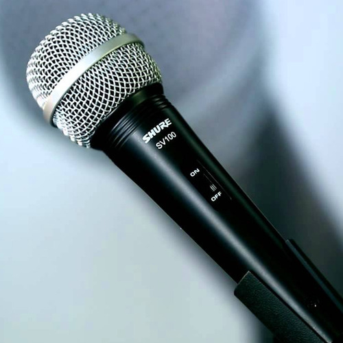 Micrófono Dinámico Shure Sv100 Multipropósito Con Cable Color Negro/Plateado