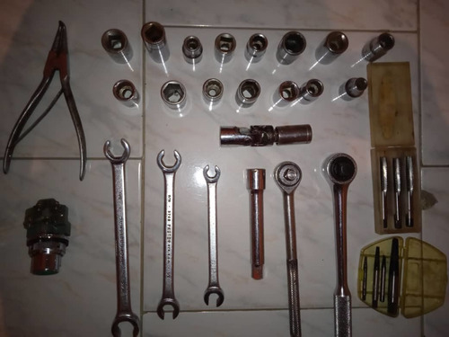 Imagen 1 de 6 de Herramientas Para Vehículos (dados, Llaves Y Pinza) Ref.70