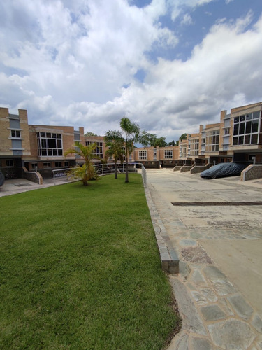 Imagen 12 de 12 de Florelia Mota Vende Townhouse En Colinas De Guataparo Foth-299