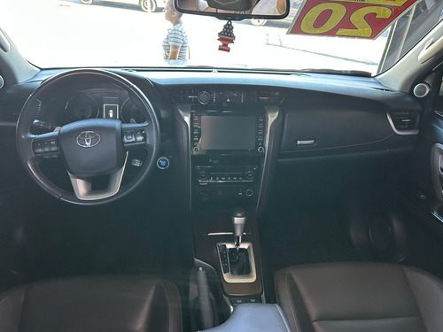 Toyota SW4 2.8 Tdi Srx 7l 4x4 Aut. 5p