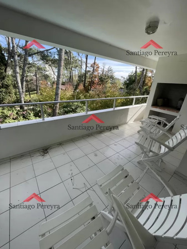 Apartamento De 3 Dormitorios En Punta Del Este Con Parrillero Propio