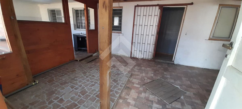 Casa En Venta De 2 Dorm. Central, Buen Terreno,